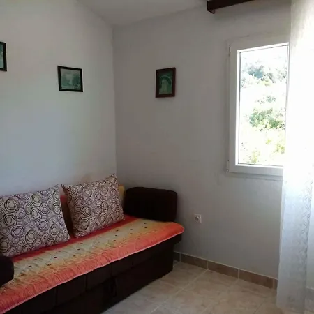 Apartament 6 *