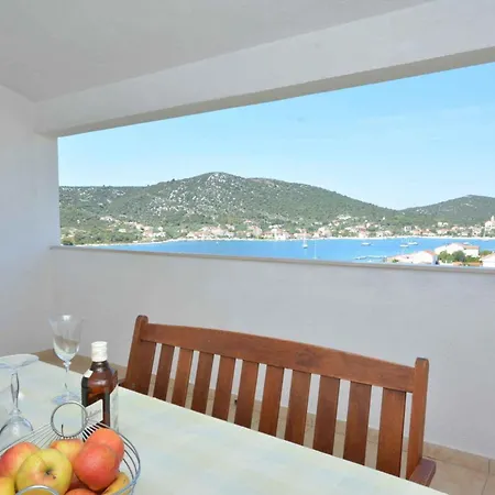 6 * Vinisce
